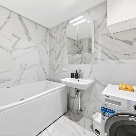 2br Kalamaja Flat With Private Lift & Roof Terrace *